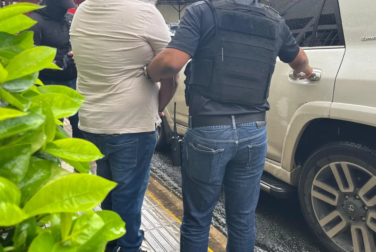 entregan-2-dominicanos-pedidos-en-extradicion-por-narcotrafico-y-otros-cargos
