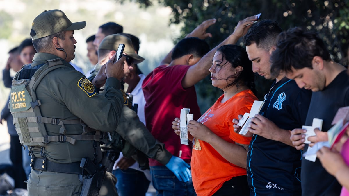 Cierre de la frontera: los latinos serán los más afectados por las deportaciones