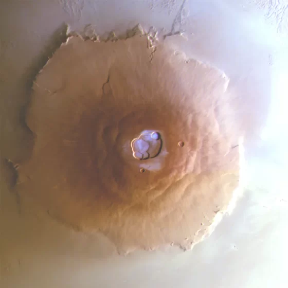 Científicos detectan agua congelada en los volcanes de Marte por primera vez