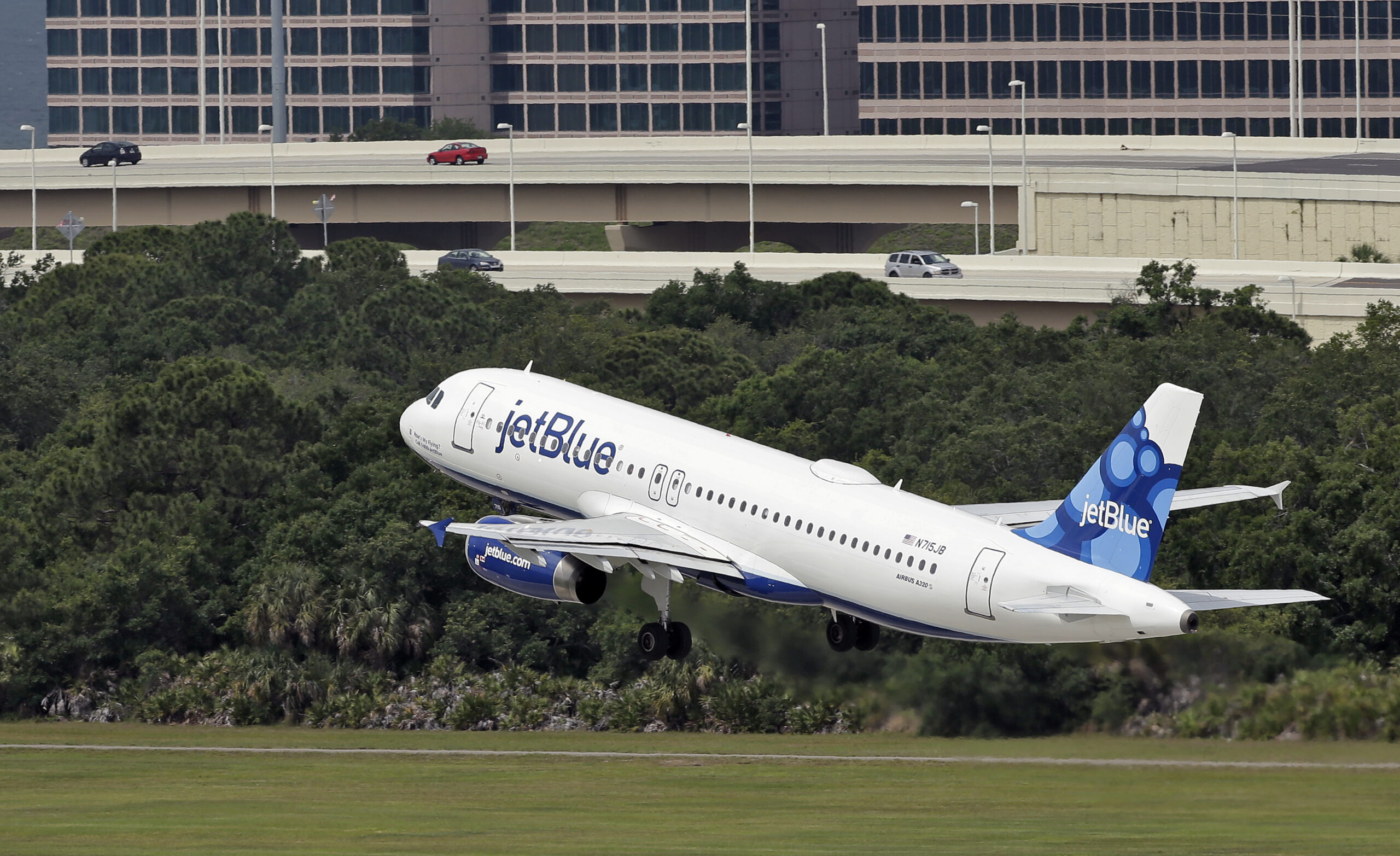 jetblue-promueve-esta-semana-vuelos-empezando-en-$49-a-florida-desde-el-aeropuerto-de-long-island-en-ny-–-el-diario-ny