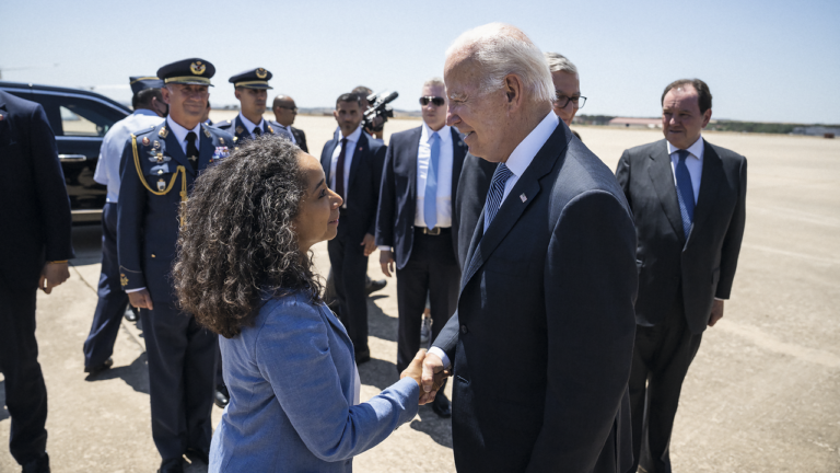 Julissa Reynoso: “Yo amo a Joe Biden. Le beso los pies. Después de eso… qué más te puedo decir. Él cree que Estados Unidos es una nación de gente buena”