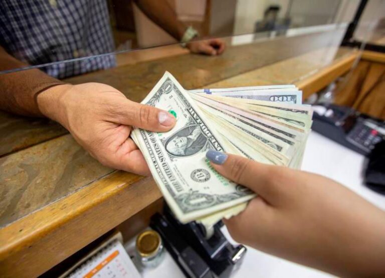 Quiénes ganan y quiénes pierden con un dólar por encima de los $4.100 en Colombia