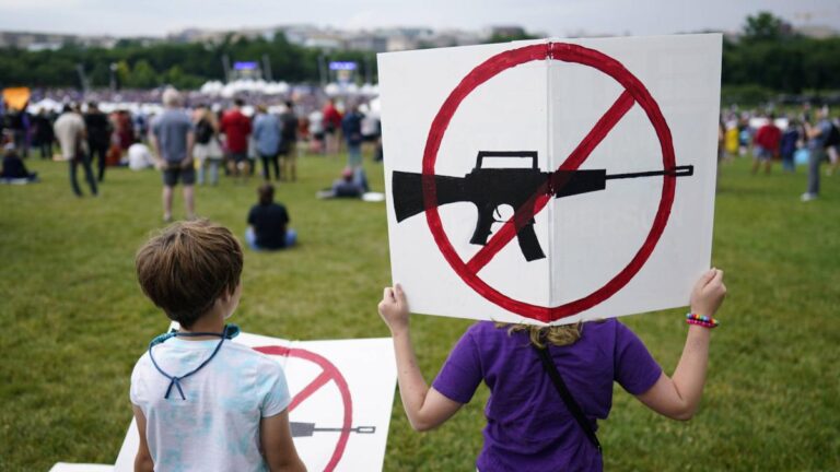 Corte Suprema de Estados Unidos anula la prohibición de un accesorio que convierte las armas en ametralladoras
