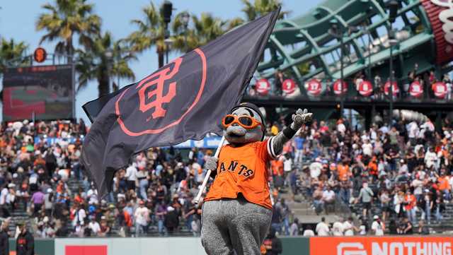 Giants mascot 'Lou Seal' gets inducted into the Mascot Hall of Fame