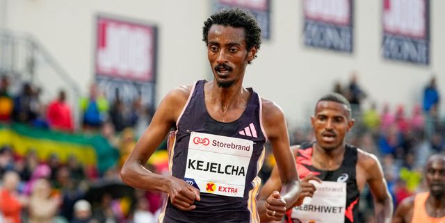 Yomif Kejelcha vence en los brutales trials etíopes en Nerja, con tiempos históricos y un récord del mundo