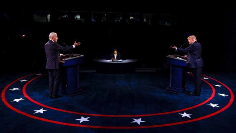 Las campañas de Biden y Trump acuerdan usar podios y silenciar micrófonos, entre las reglas del próximo debate en CNN