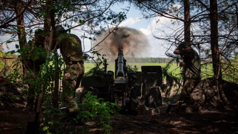 Se registran intensos combates en Vovchansk, Ucrania, mientras las tropas contrarrestan el reciente avance ruso