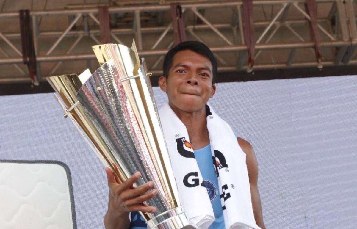 Salvadoreño Benjamín Jiménez conquista la 48 Maratón de LA Prensa