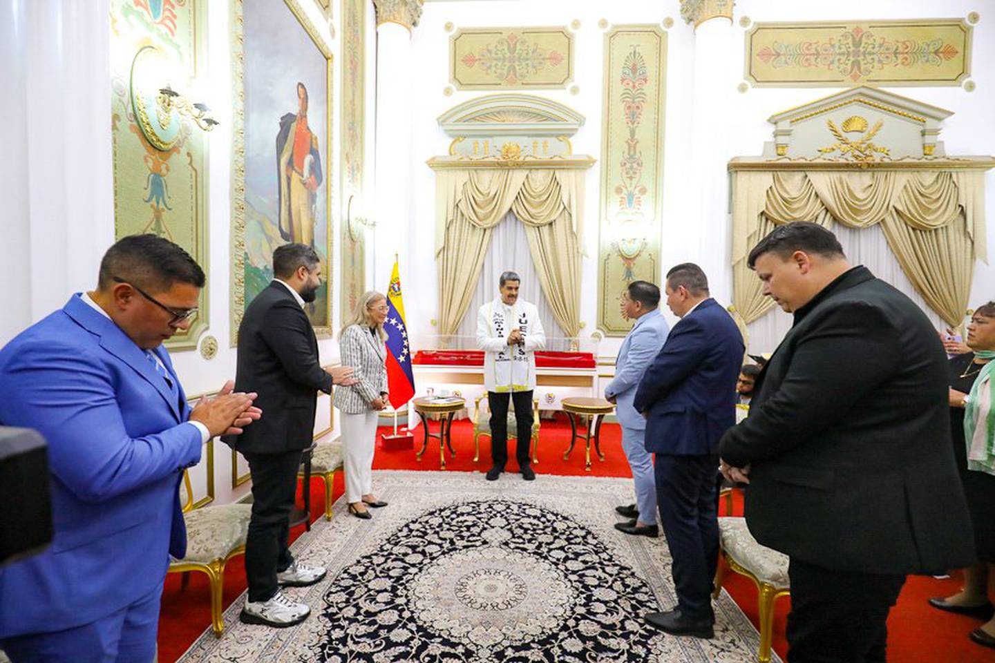 Nicolás Maduro reúne a pastores evangélicos en oración por ‘arrepentimiento’