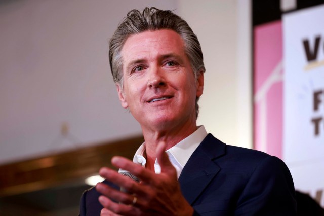 california-governor-wants-to-restrict-smartphone-usage-in-schools