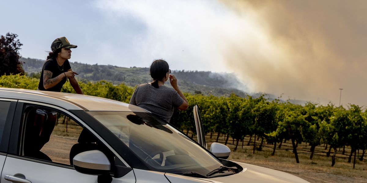 point-fire-forces-evacuations-of-sonoma-county-residents-and-wineries