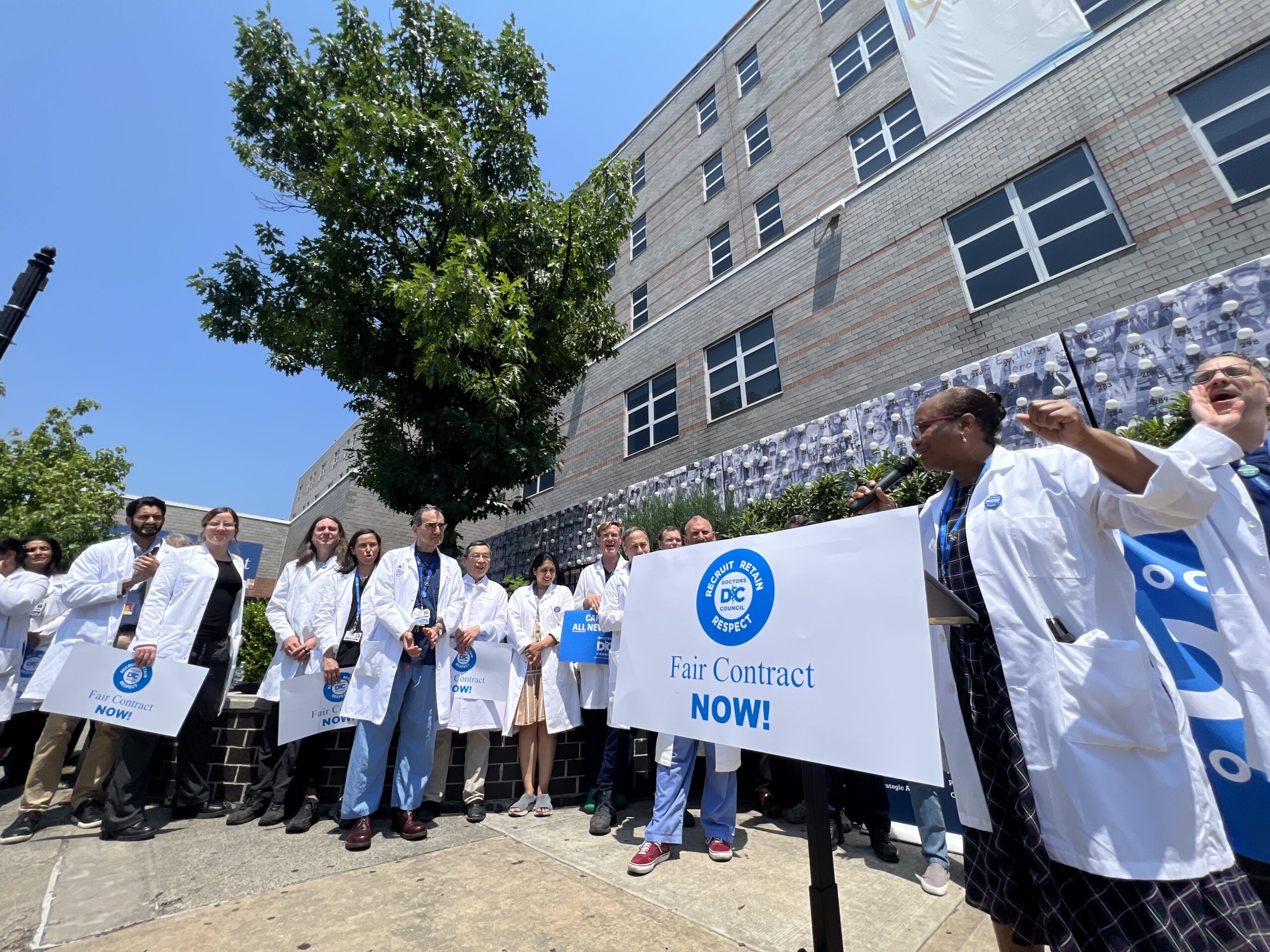 medicos-de-hospitales-publicos-de-nueva-york-denuncian-escasez-de-personal-y-exigen-aumento-salarial-–-el-diario-ny