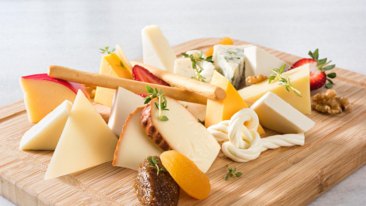 estos-son-los-quesos-que-no-pueden-faltar-en-tu-dieta-para-una-buena-salud-intestinal