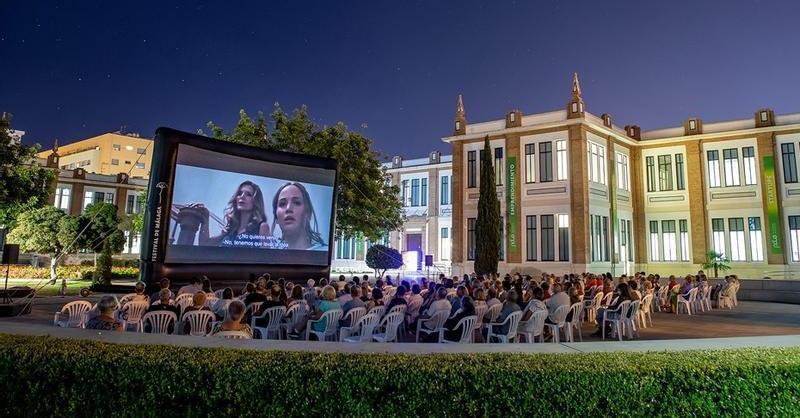 toda-la-programacion-y-lugares-donde-ver-el-cine-abierto-de-verano-2024-en-malaga
