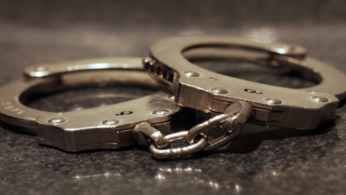 arrestan-a-dos-adolescentes-por-hacerse-pasar-por-agentes-de-inmigracion-en-el-condado-de-orange