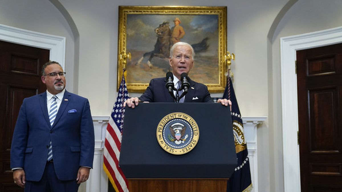 Los tribunales de Estados Unidos bloquean parte del programa de préstamos estudiantiles de Biden