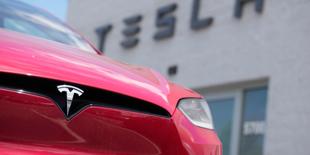Ordenan a Tesla dejar de emitir gases tóxicos en su planta en el área de la bahía de San Francisco
