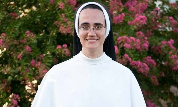 Esta monja no era católica y la misa le parecía un «espectáculo»… hasta que alguien la arrodilló