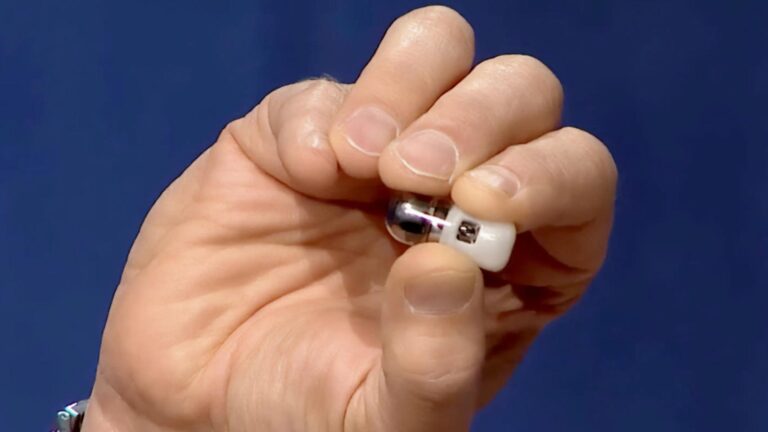 adios-a-la-endoscopia:-esta-pastilla-robot-puede-detectar-enfermedades-recorriendo-el-cuerpo-y-se-toma-en-casa