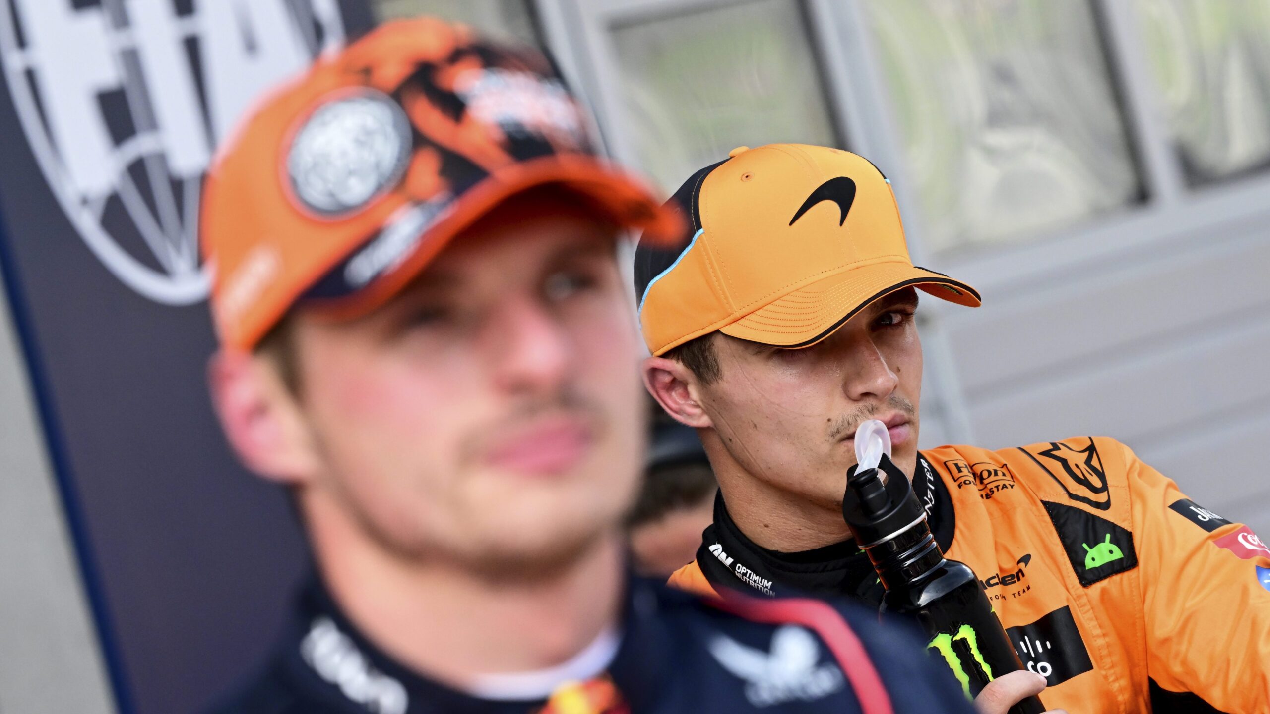 Choque entre Verstappen y Norris ayuda George Russell a llevarse el GP de Austria en la Fórmula 1 – El Diario NY