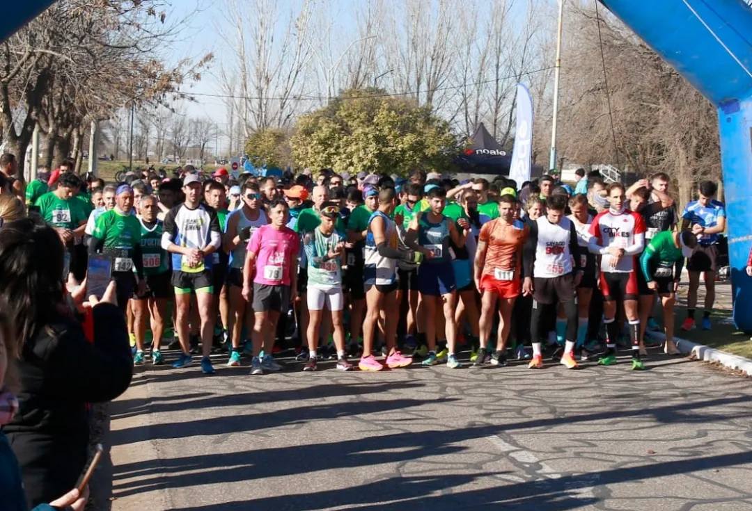 Jáuregui y Araneo, los ganadores de la Media Maratón de T. Lauquen – La Opinión