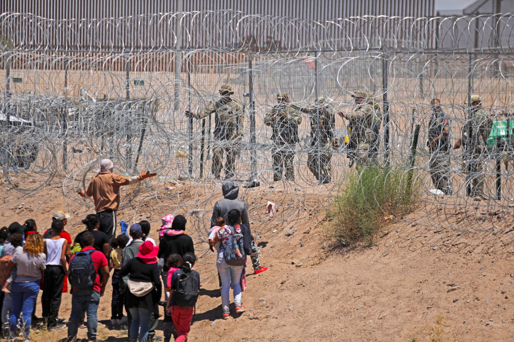 los-cruces-ilegales-en-la-frontera-entre-estados-unidos-y-mexico-cayeron-a-su-nivel-mas-bajo-en-tres-anos