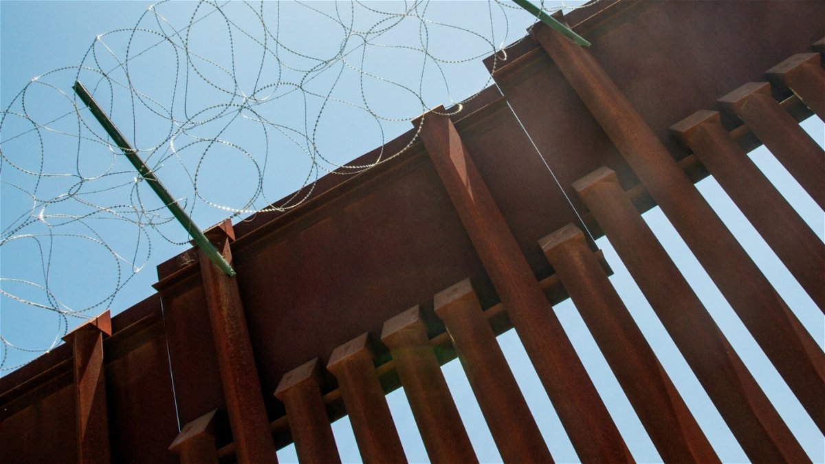 El muro entre Estados Unidos y México no solo afecta a las personas. También a la naturaleza de esta forma