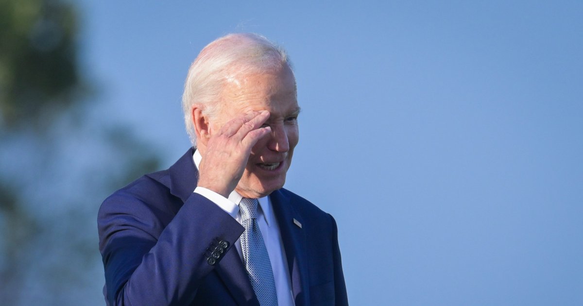 Biden reconoce que casi se queda dormido en el debate y encontró una excusa para su pobre desempeño: los viajes al extranjero