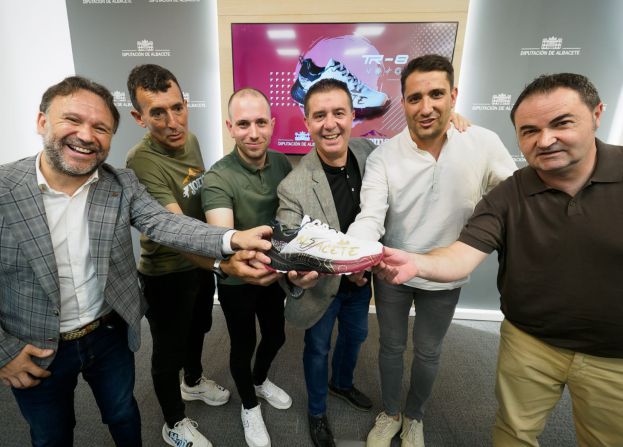 La Diputación de Albacete 'lanza' las zapatillas de Albacete