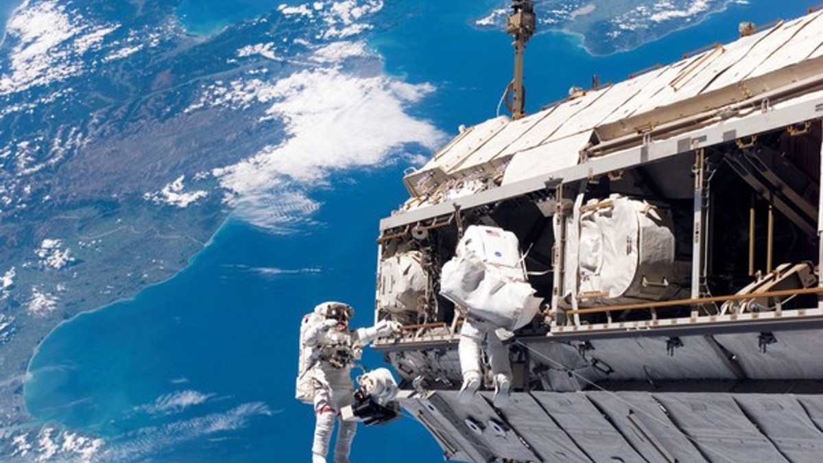 Problemas en el espacio: la NASA le tuvo que enviar una alerta a la tripulación de la Estación Espacial Internacional