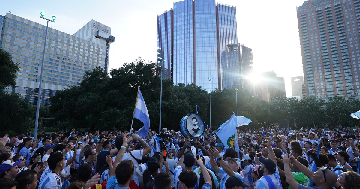 Multitudinario banderazo de apoyo a la Selección en Houston