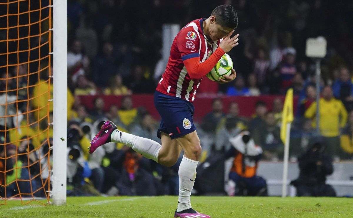 VIDEO: Así despidió la afición de Chivas a Ronaldo Cisneros