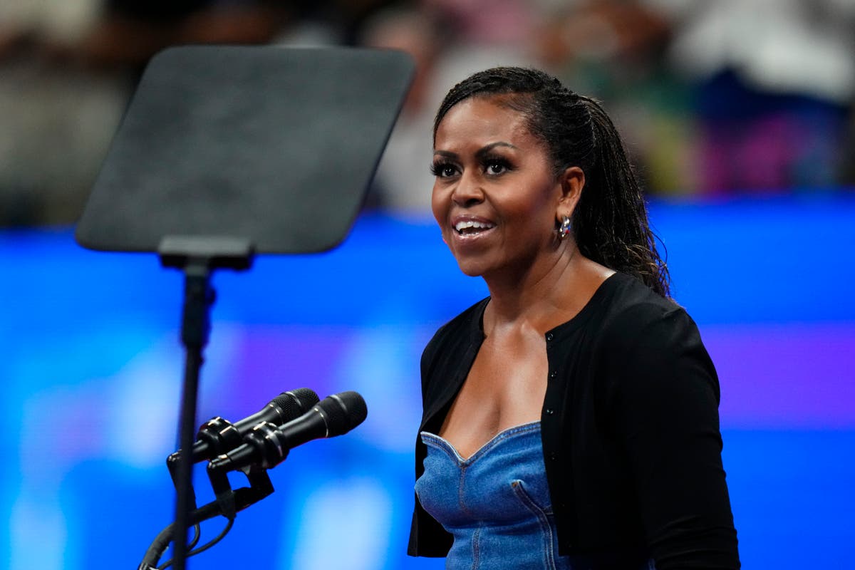 Encuesta: electores demócratas quieren que Michelle Obama desafíe a Trump