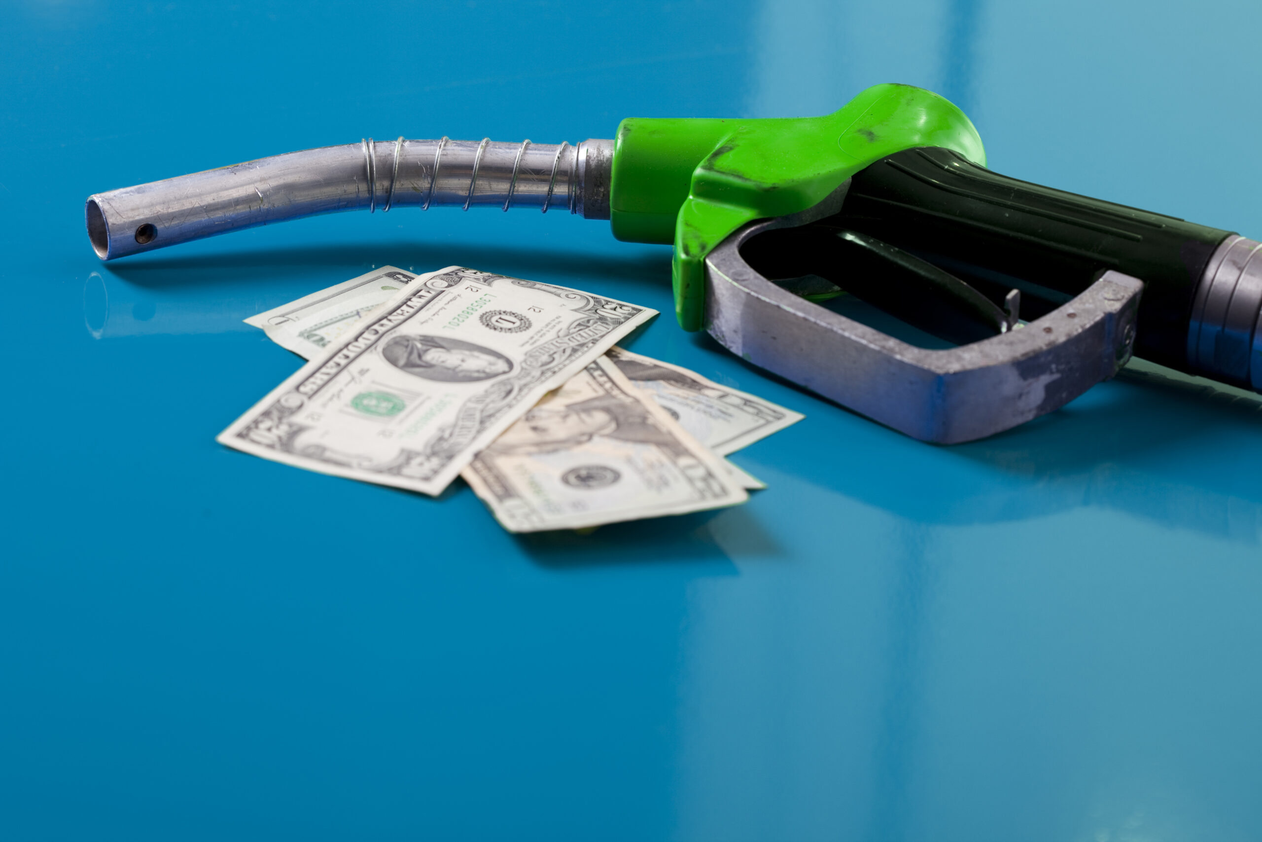 Nuevo reembolso del impuesto a la gasolina: cuánto recibirás y en dónde – La Opinión