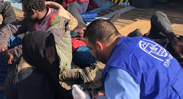 Los migrantes y refugiados sufren violencia y abusos en las rutas hacia la costa mediterránea de África