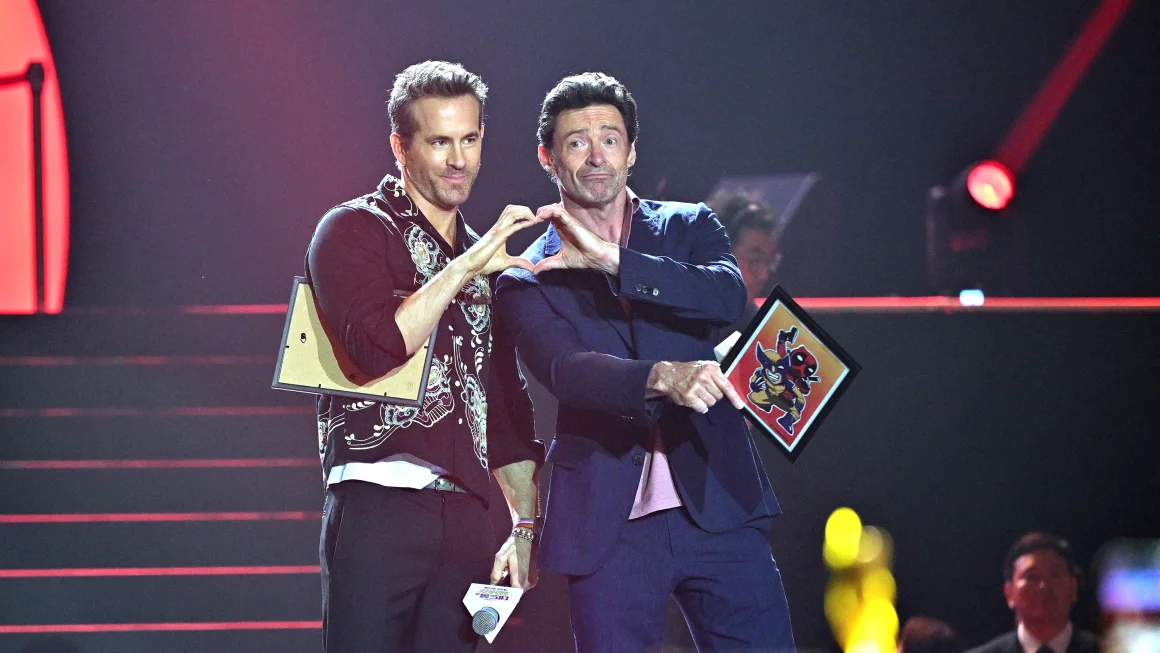 Hugh Jackman y Ryan Reynolds se divierten en la gira promocional de “Deadpool y Wolverine”