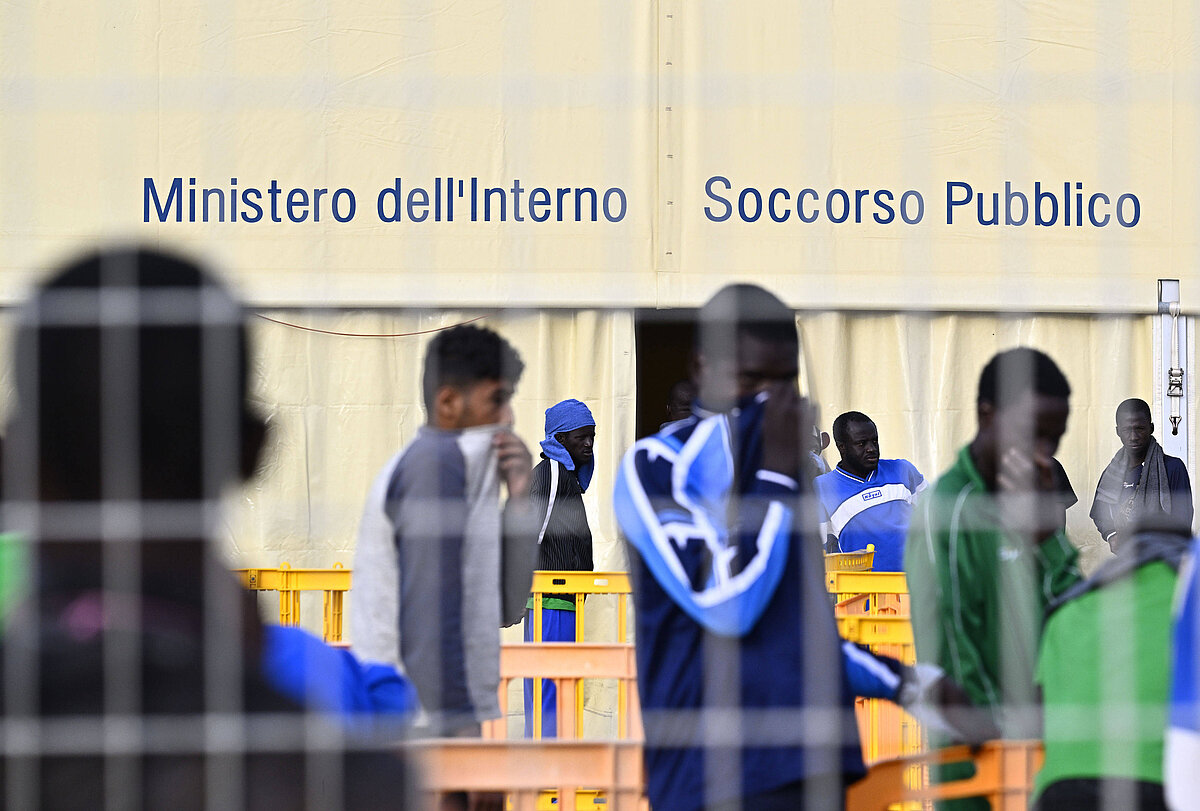 Italia: El abuso de la detención relacionada con la migración en condiciones punitivas priva a las personas de libertad y dignidad de las personas