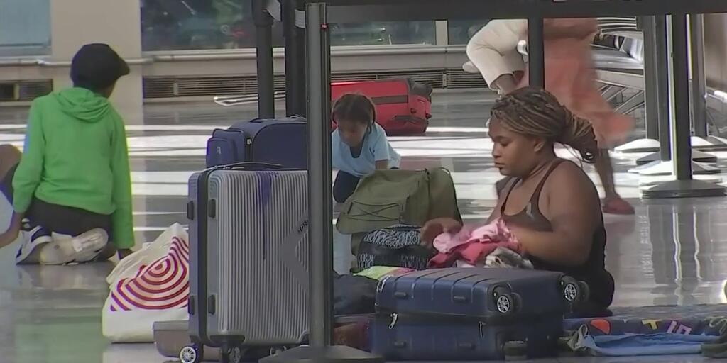 inmigrantes-que-duermen-en-el-aeropuerto-de-boston-seran-removidos-y-transferidos-a-otros-sitios