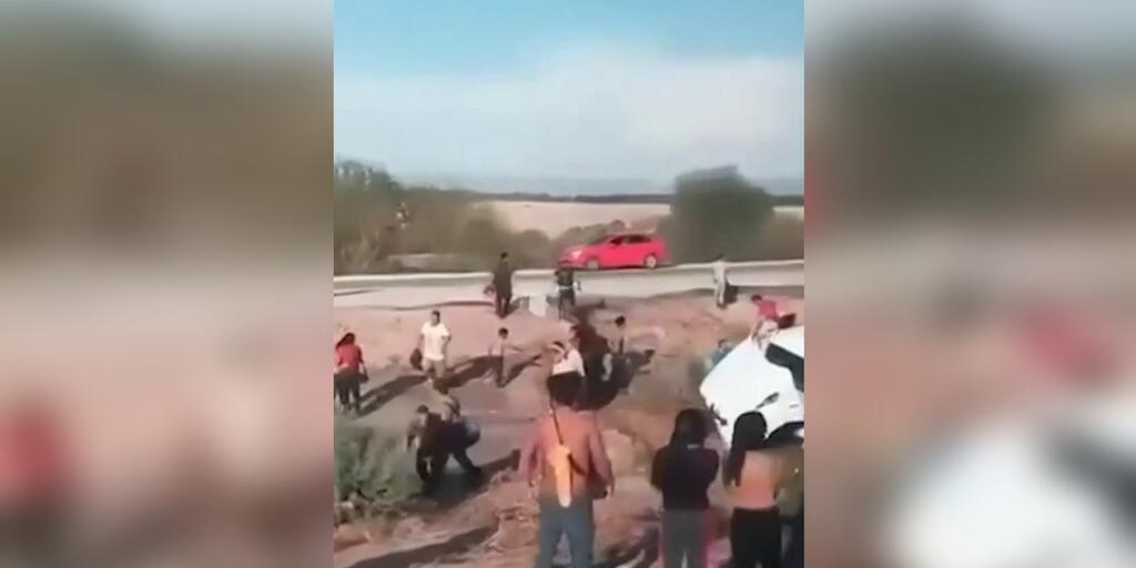 en-video:-asi-fue-el-caos-tras-la-volcadura-de-un-camion-que-traficaba-migrantes-en-mexico