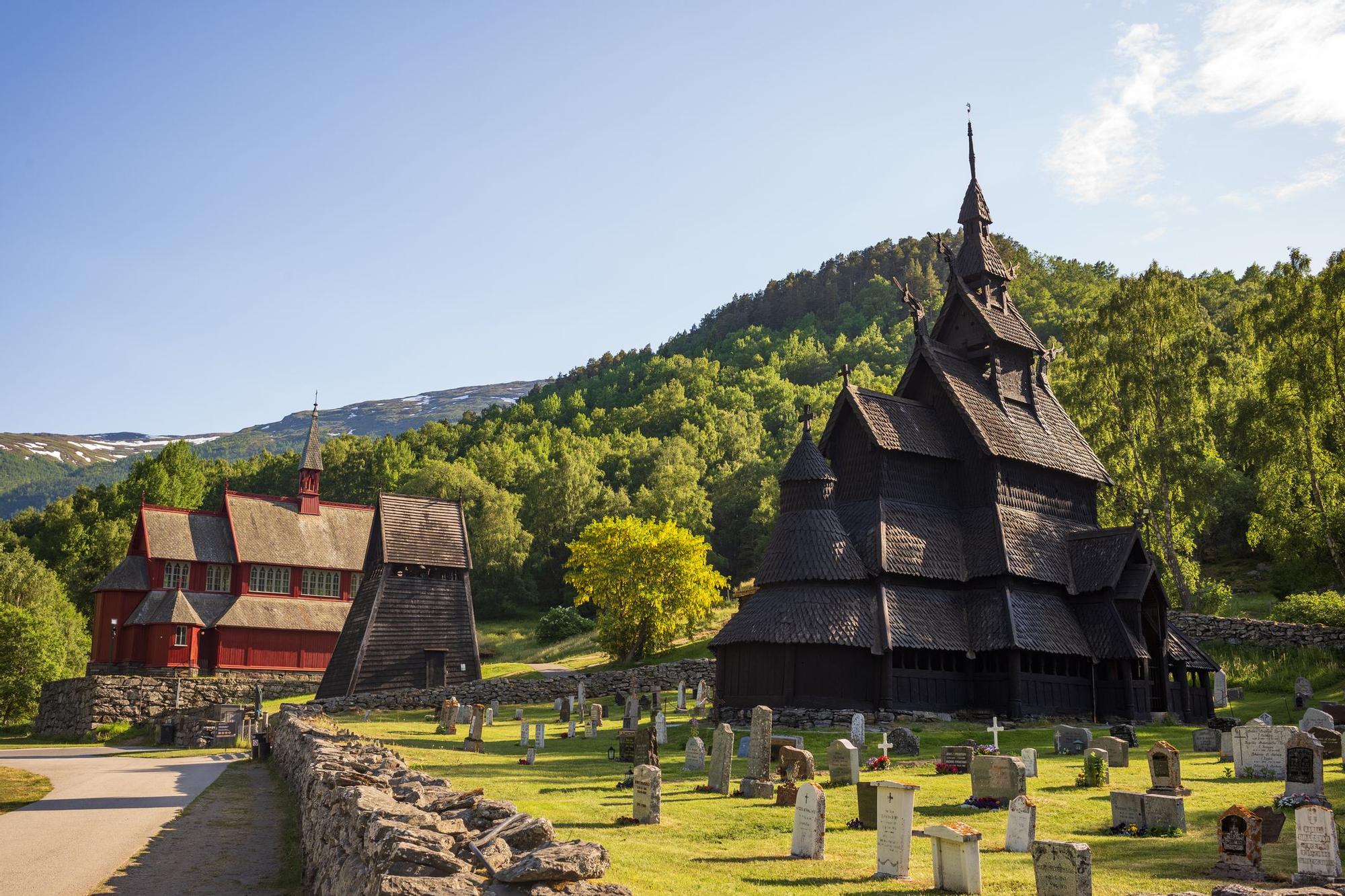 las-misteriosas-iglesias-negras-de-noruega:-de-la-mitologia-al-cristianismo