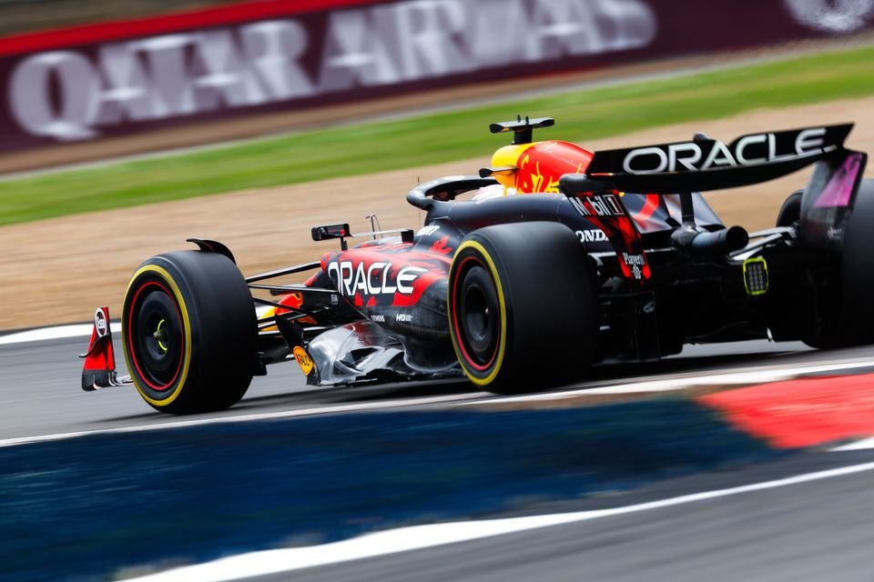 Aconsejan a Verstappen "considerar en serio" fichar por Mercedes F1 en 2025