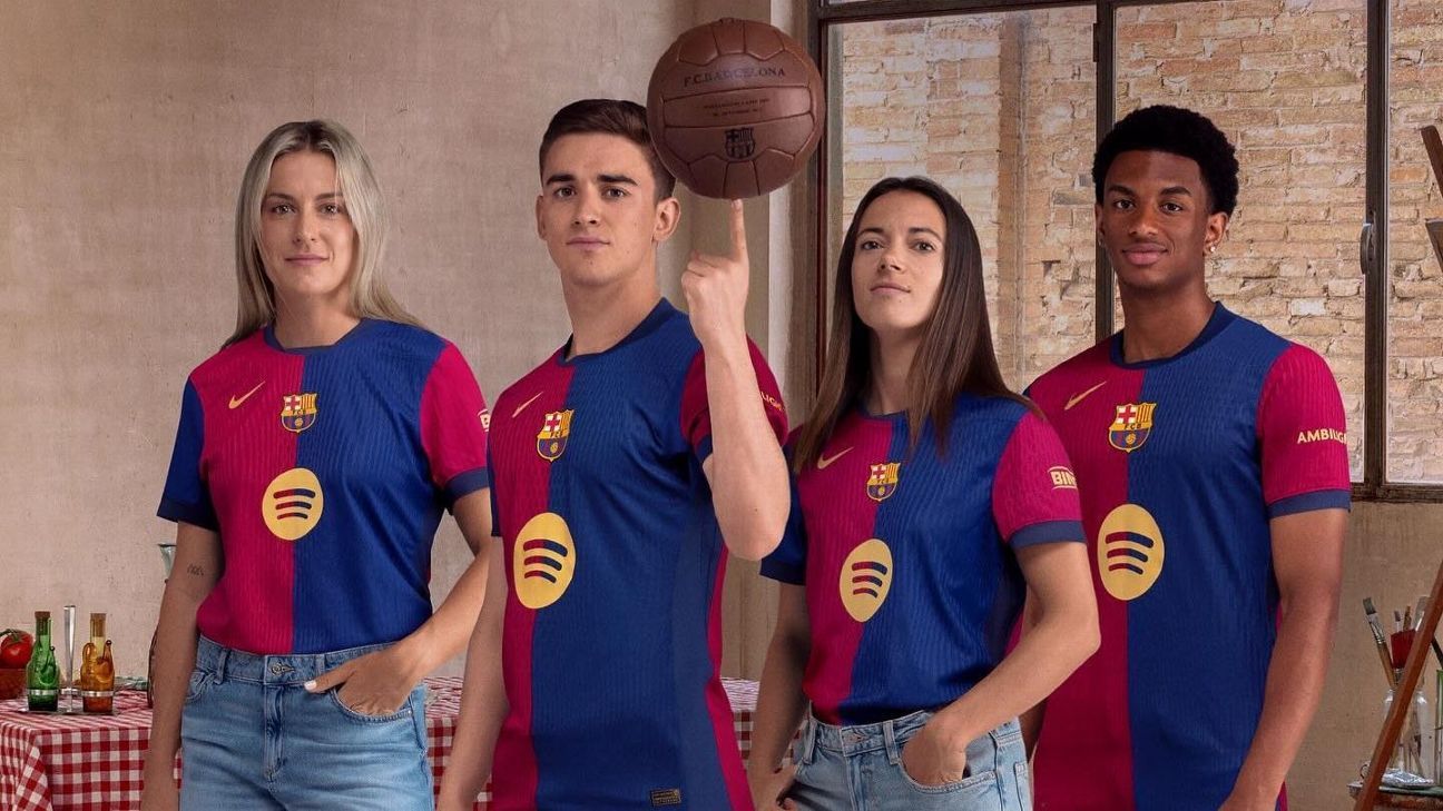 el-barcelona-presenta-su-nuevo-uniforme,-un-homenaje-al-de-1899