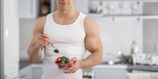 repartir-eficazmente-las-proteinas,-los-carbohidratos-y-las-grasas-en-la-dieta-para-aumentar-el-tamano-de-los-musculos-en-hombres