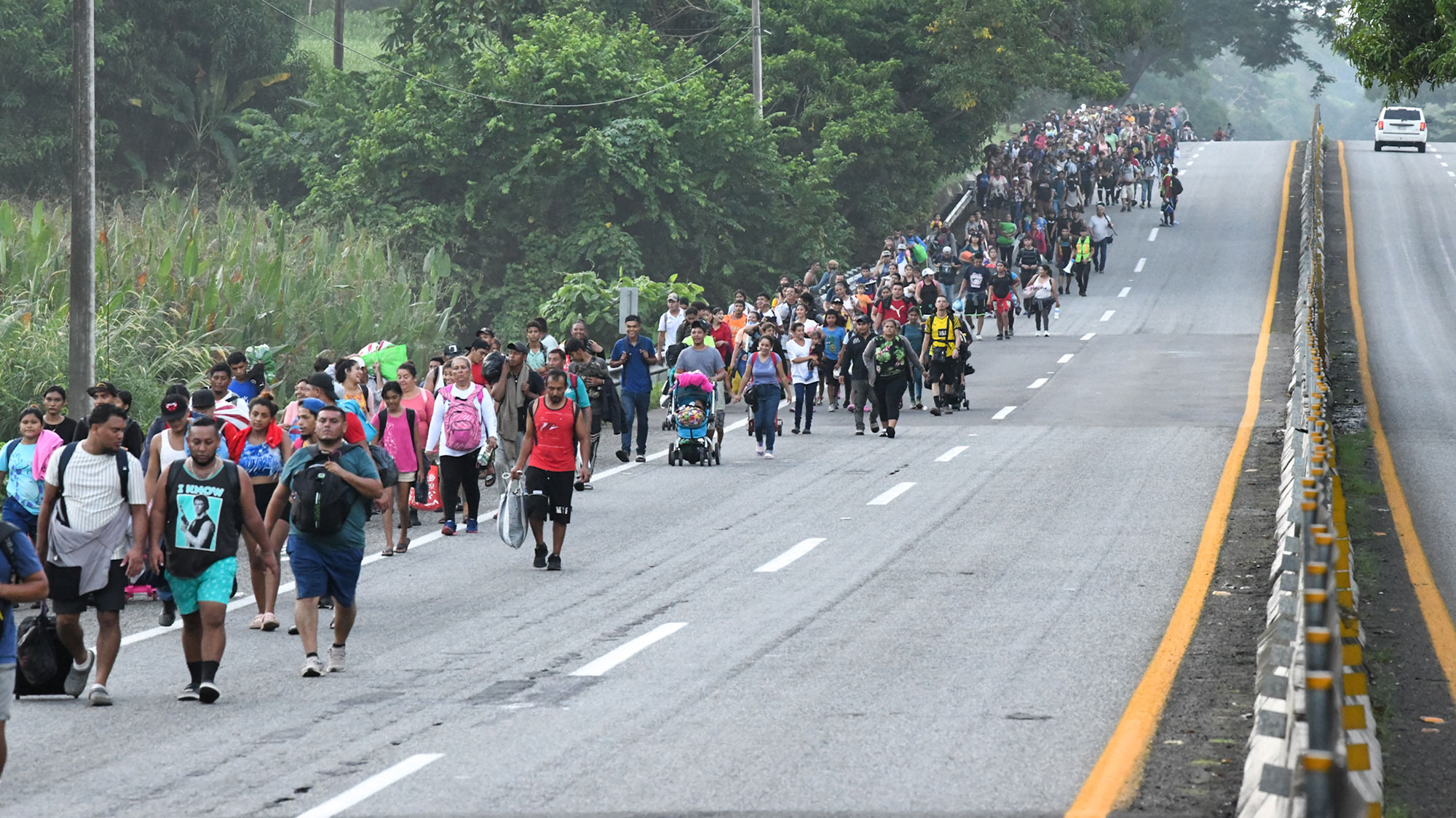 una-caravana-de-migrantes-con-1.500-personas-se-dirige-a-la-frontera-entre-mexico-y-estados-unidos