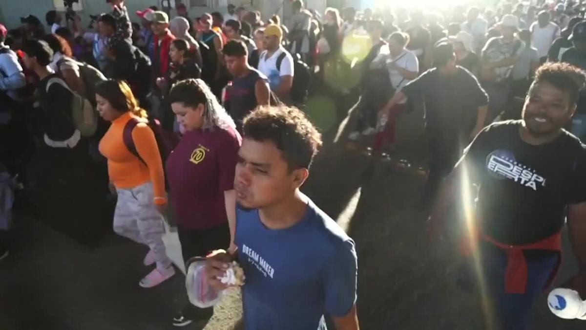 Centenares de migrantes marchan en México por salvoconductos para llegar a EEUU