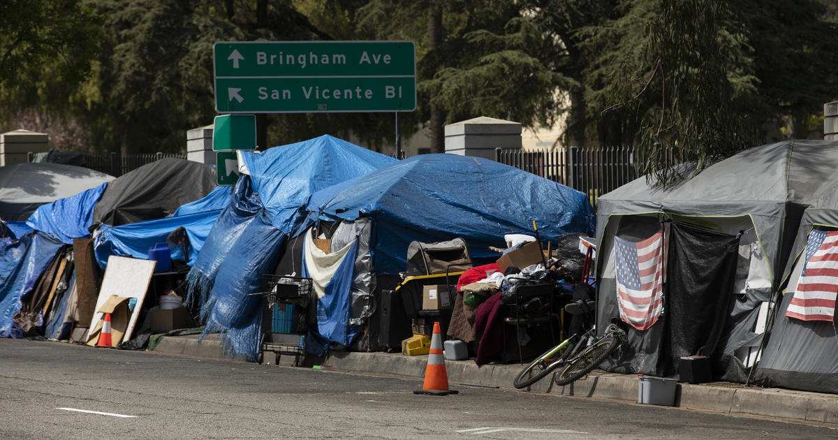 Newsom issues executive order to begin removing homeless encampments in California