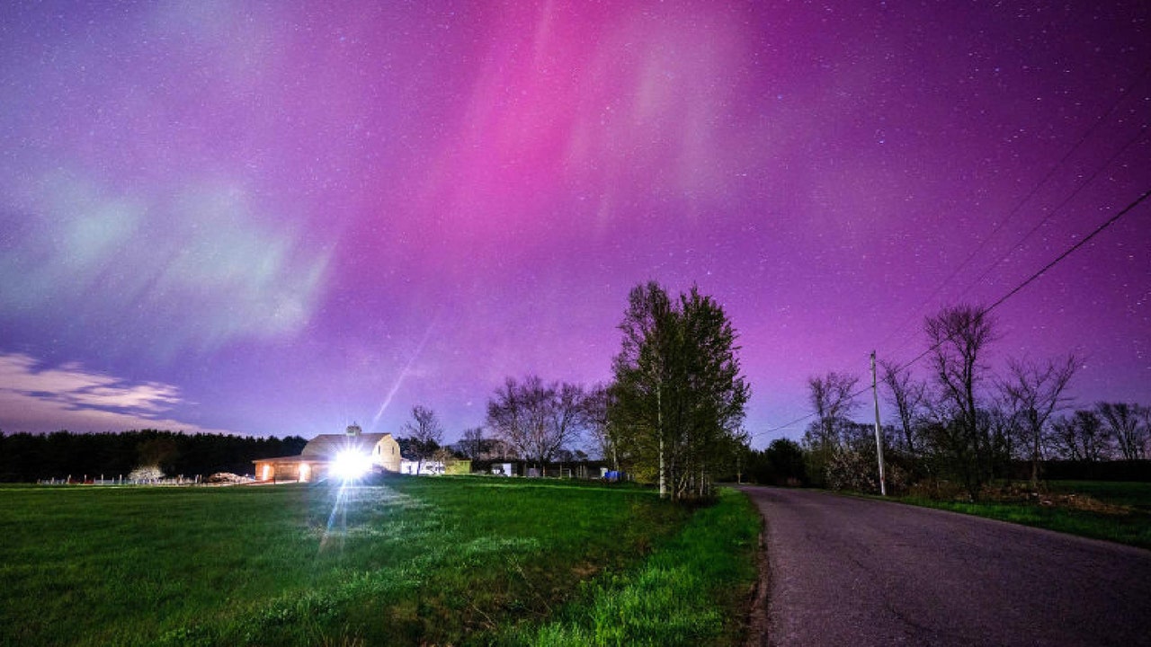 Una tormenta solar G2 podría traer auroras boreales a Norteamérica esta semana