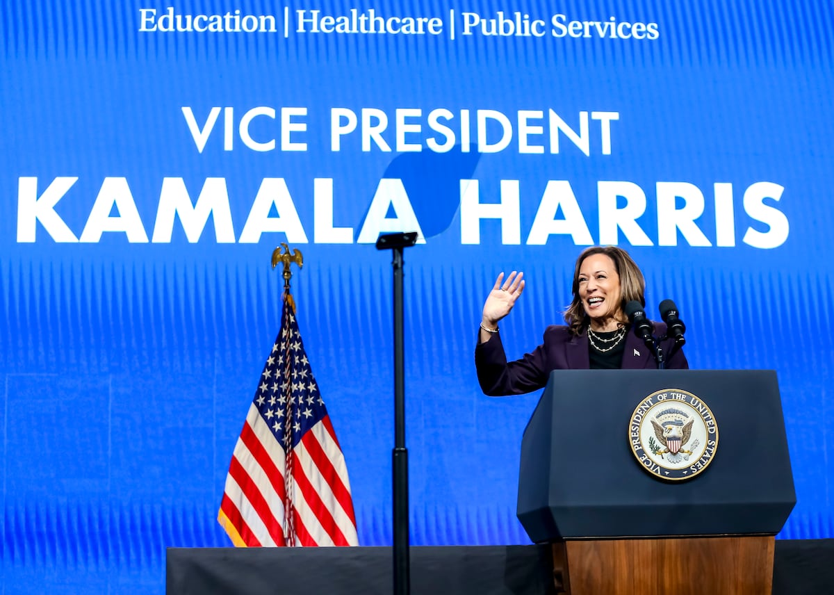 Las críticas de Vance a Kamala Harris y las mujeres sin hijos movilizan a las votantes demócratas
