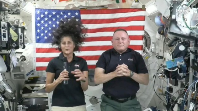 Astronautas atrapados en el espacio por falla en la nave espacial Boeing no podrán regresar a casa durante semanas