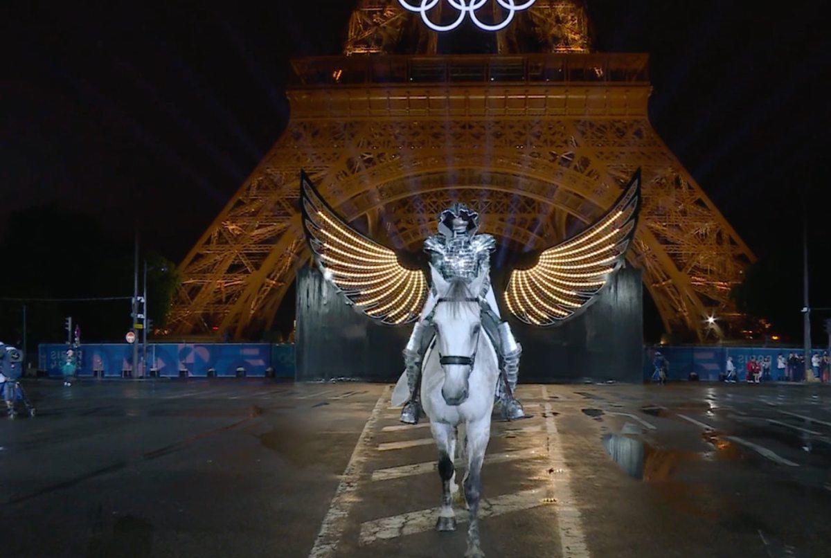 París 2024: El caballo que generó revuelo en la inauguración, ¿qué significa?